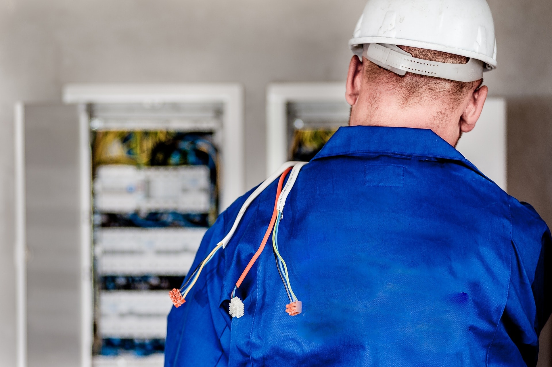 electrician-1080586_1920-min
